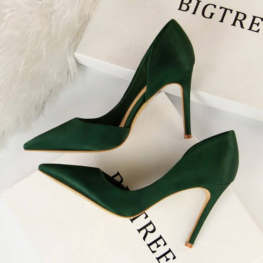 2022 Women 9.5cm High Heels Pumps Silk Stiletto Escarpins green Heels Lady Fashion Wedding Bridal Stripper Satin Luxury Shoes
2022 Women 9.5cm High Heels Pumps Silk Stiletto Escarpins green Heels Lady Fashion Wedding Bridal Stripper Satin Luxury Shoes