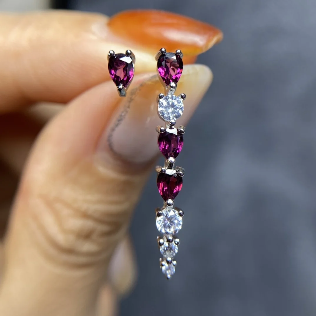 Natural primary color purple tooth garnet AB style stud earrings, s925 inlay, women's gemstone stud earrings
Natural primary color purple tooth garnet AB style stud earrings, s925 inlay, women's gemstone stud earrings