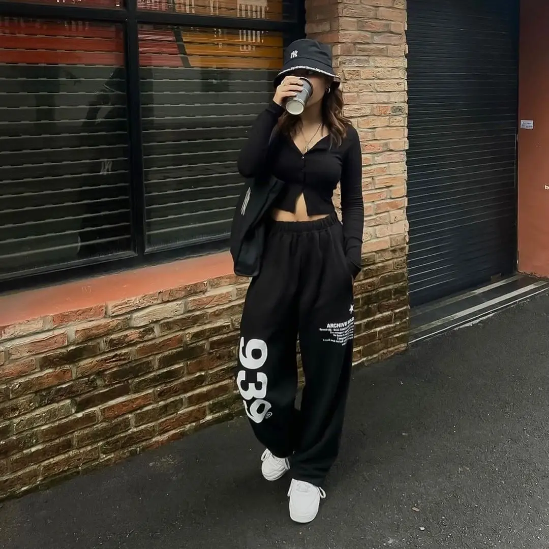 Korean version of hip-hop high street loose hip-lifting casual pants female couple fried street casual all-match harem pants Y2K
Korean version of hip-hop high street loose hip-lifting casual pants female couple fried street casual all-match harem pants Y2K