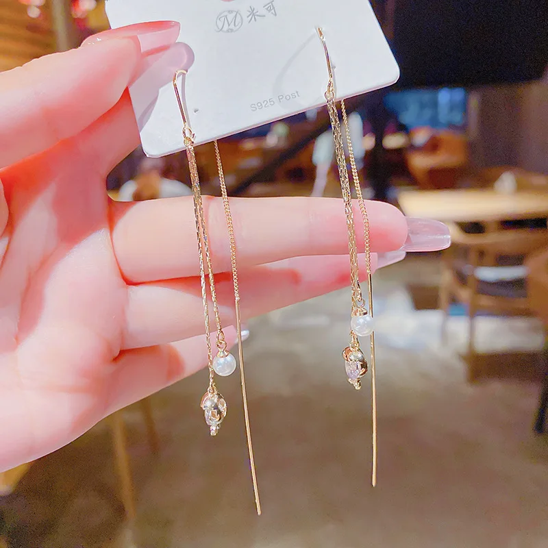 Temperament Gold Pearl Pendant Long Tassel Earrings For Women High Sense Personality Niche Design Korean Fashion Party Jewelry
Temperament Gold Pearl Pendant Long Tassel Earrings For Women High Sense Personality Niche Design Korean Fashion Party Jewelry