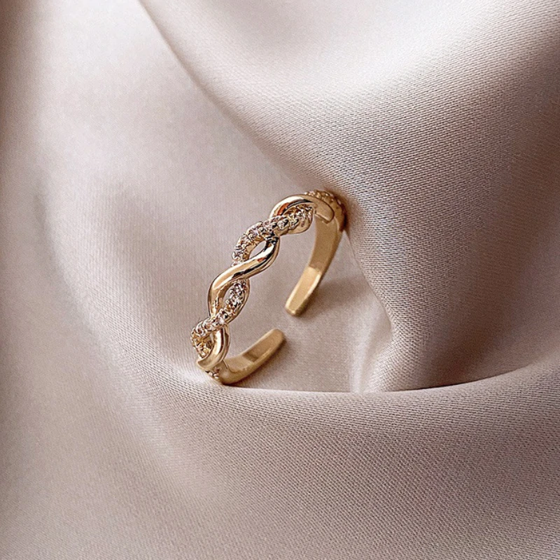 Trend Simple Luxury Openwork Women's Ring Fashion Korean Open Rings for Woman Jewelry Party Girl Rhinestones Accessories
Trend Simple Luxury Openwork Women's Ring Fashion Korean Open Rings for Woman Jewelry Party Girl Rhinestones Accessories