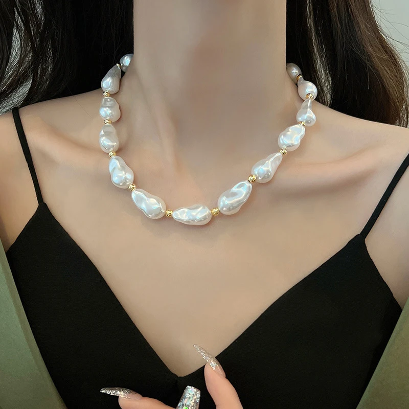 French Retro Irregular Baroque Imitation Pearl Necklace Women's New Fashion OT Button Personalized Gift
French Retro Irregular Baroque Imitation Pearl Necklace Women's New Fashion OT Button Personalized Gift