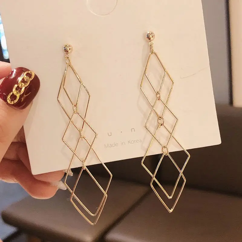 Tassel Earrings Trendy Stud Earrings Korean Long Earring Women Sexy Girls Jewelry Fashion Punk Metal Unisex Accessories
Tassel Earrings Trendy Stud Earrings Korean Long Earring Women Sexy Girls Jewelry Fashion Punk Metal Unisex Accessories