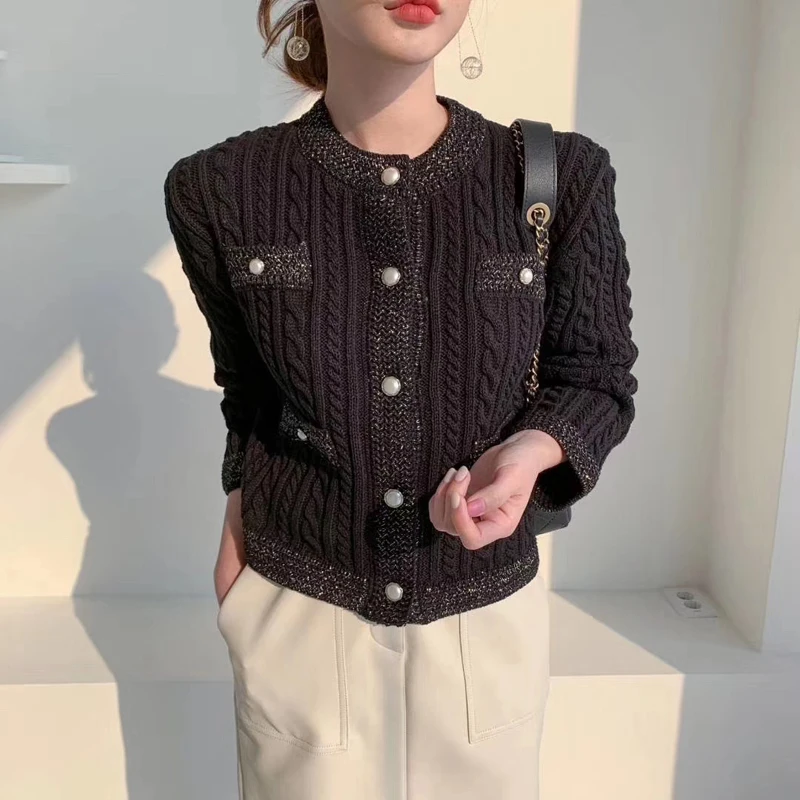 Cardigans Women Sweater Fashion Pearl Buttons O Neck Twisted Knitted Short Jackets Pockets Korean Warm Winter Thick Tops
Cardigans Women Sweater Fashion Pearl Buttons O Neck Twisted Knitted Short Jackets Pockets Korean Warm Winter Thick Tops