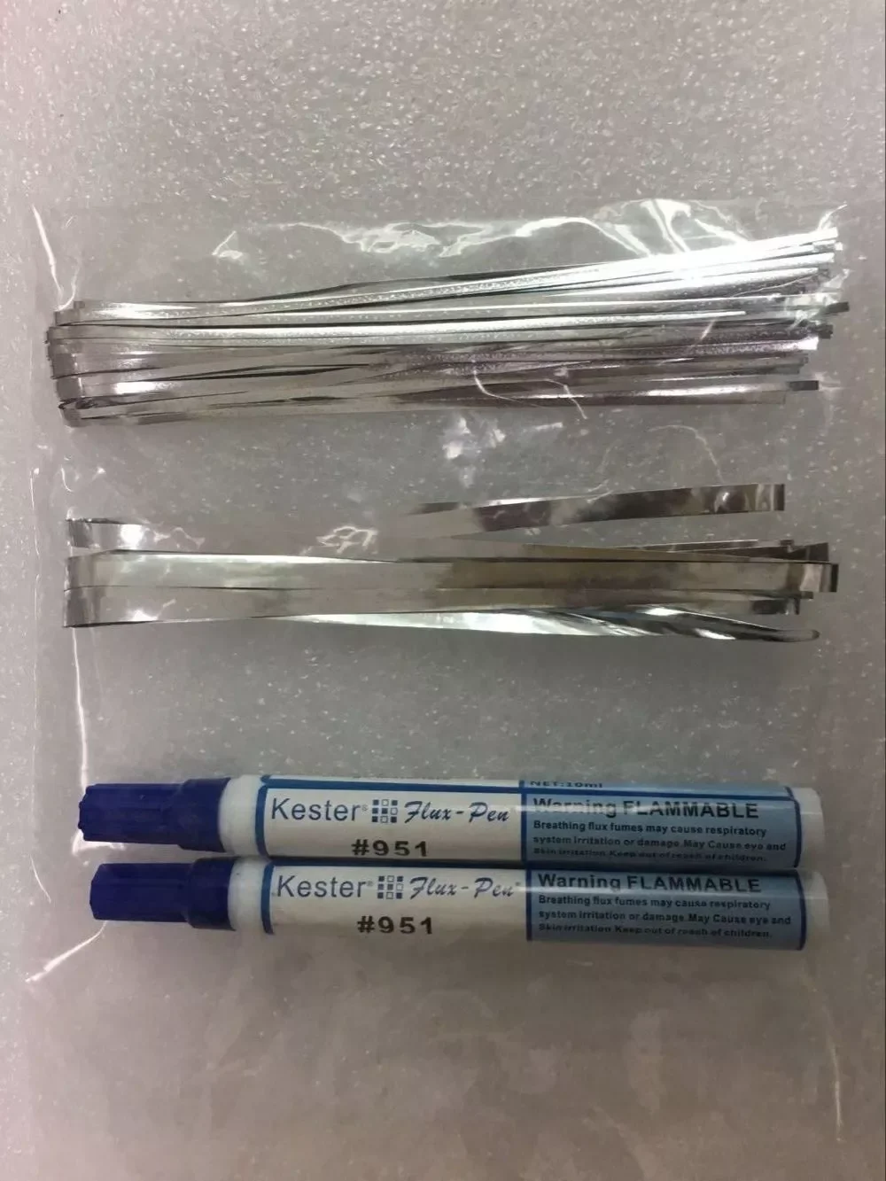 20 Meters Tabbing Tab Wire + 2 Meters PV Ribbon Bus Wire + 2Pcs 951 Soldering Rosin Flux Pen For DIY Soldering Solar Cell Panel
20 Meters Tabbing Tab Wire + 2 Meters PV Ribbon Bus Wire + 2Pcs 951 Soldering Rosin Flux Pen For DIY Soldering Solar Cell Panel