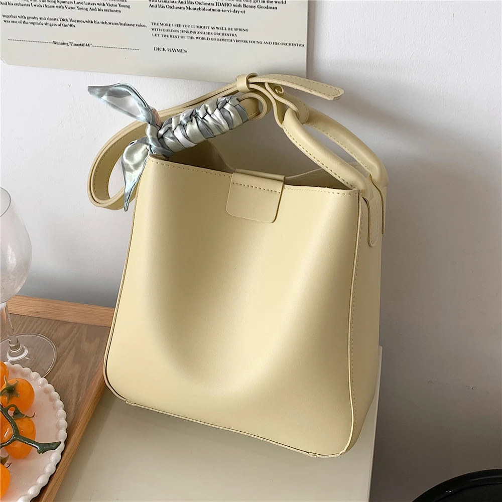 Spring Designer Bucket Crossbody Shoulder Bags For Women Trends 2022 Short Handle Fashion Brand Large Capacity Ladies Handbags
Spring Designer Bucket Crossbody Shoulder Bags For Women Trends 2022 Short Handle Fashion Brand Large Capacity Ladies Handbags