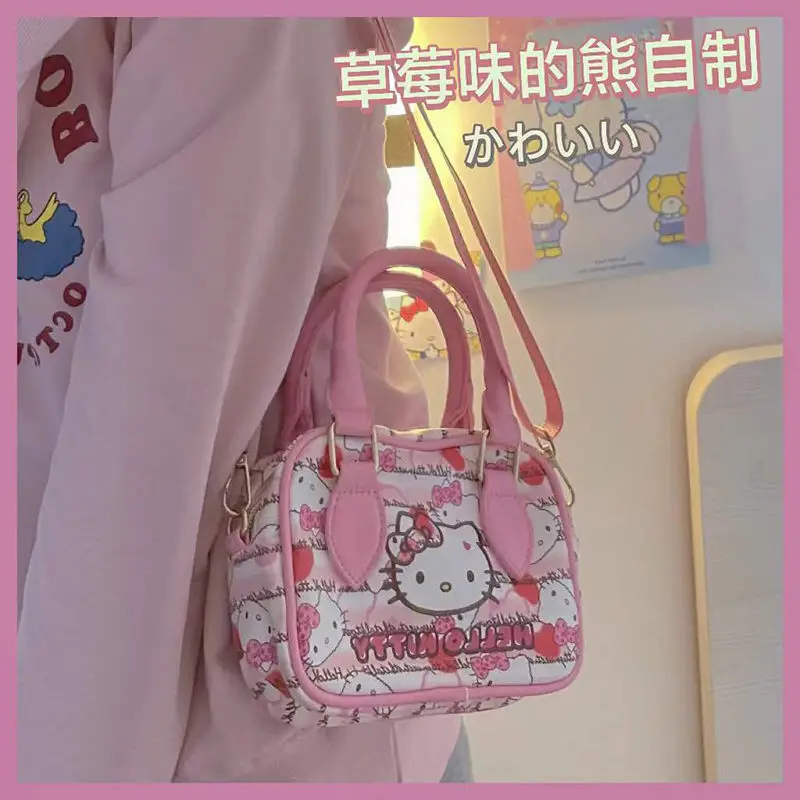 Sanrioed Kawaii Kitty сумки через плечо мультфильм наклонные сумки выходные модные сумки большой емкости сумки для девочек
Sanrioed Kawaii Kitty сумки через плечо мультфильм наклонные сумки выходные модные сумки большой емкости сумки для девочек