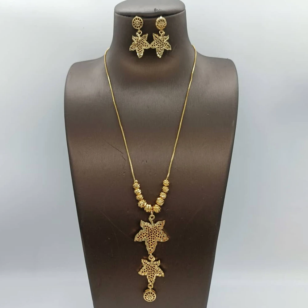 Star Design Necklace and Earrings Jewelry Set Women Fashion 2Pcs Set 18k Gold Plated Stud Earrings and Necklace Girls Party Gift
Star Design Necklace and Earrings Jewelry Set Women Fashion 2Pcs Set 18k Gold Plated Stud Earrings and Necklace Girls Party Gift