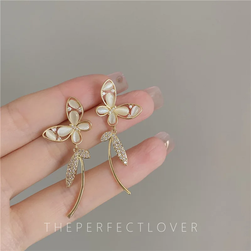 Gold Color Luxury Long Tassel Crystal Hollow Butterfly Dangle Earrings Brincos Party Jewelry
Gold Color Luxury Long Tassel Crystal Hollow Butterfly Dangle Earrings Brincos Party Jewelry
