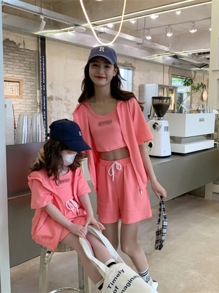 Parent-child Mother and Daughter Korean Style New Summer Suit Girls Short-sleeved Shorts Summer Two-piece Suit Summer Solid
Parent-child Mother and Daughter Korean Style New Summer Suit Girls Short-sleeved Shorts Summer Two-piece Suit Summer Solid