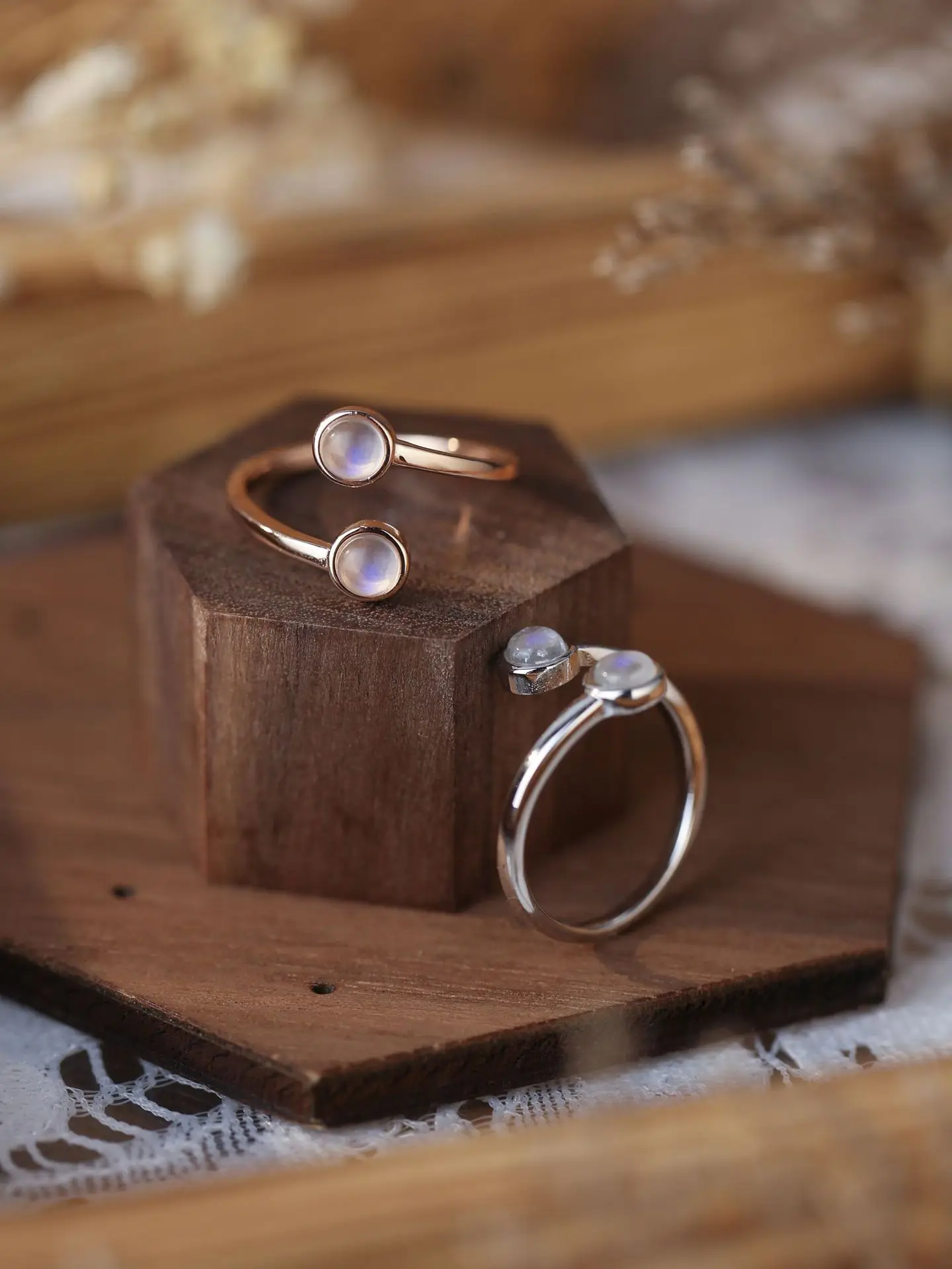 2023 European and American retro S925 sterling silver inlaid with diamond moonstone rose gold open ring female simple jewelry
2023 European and American retro S925 sterling silver inlaid with diamond moonstone rose gold open ring female simple jewelry