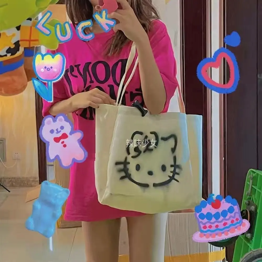 Холщовая женская сумка на одно плечо HELLO KITTY, трендовая женская косметичка, женская сумка, Студенческая сумка большой емкости, сумка Canva
Холщовая женская сумка на одно плечо HELLO KITTY, трендовая женская косметичка, женская сумка, Студенческая сумка большой емкости, сумка Canva