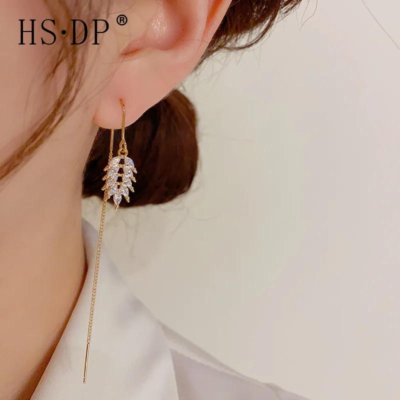 Simple Zircon Leaves Dangle Earrings For Women High Quality Copper 14K Gold Plated Designer Drop Earring Original Jewelry 2023
Simple Zircon Leaves Dangle Earrings For Women High Quality Copper 14K Gold Plated Designer Drop Earring Original Jewelry 2023