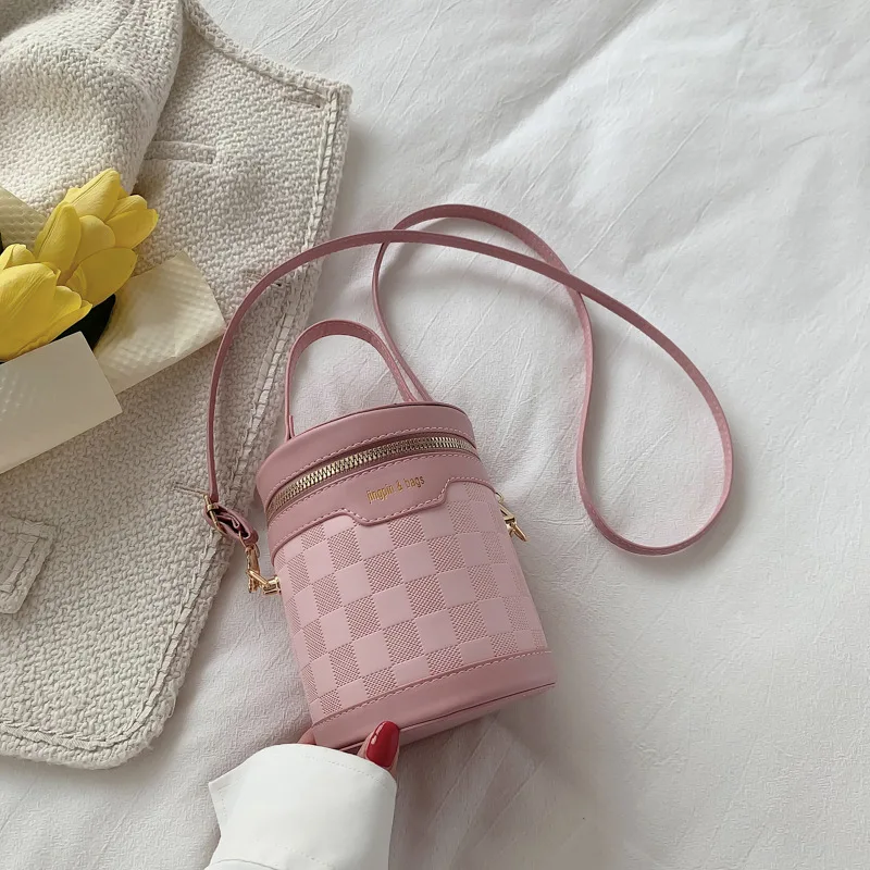 Fashion Luxury Female Bag Simple Senior Sense Niche Design Bag 2022 New Bucket Bag Handbag Single Shoulder Crossbody Bag
Fashion Luxury Female Bag Simple Senior Sense Niche Design Bag 2022 New Bucket Bag Handbag Single Shoulder Crossbody Bag