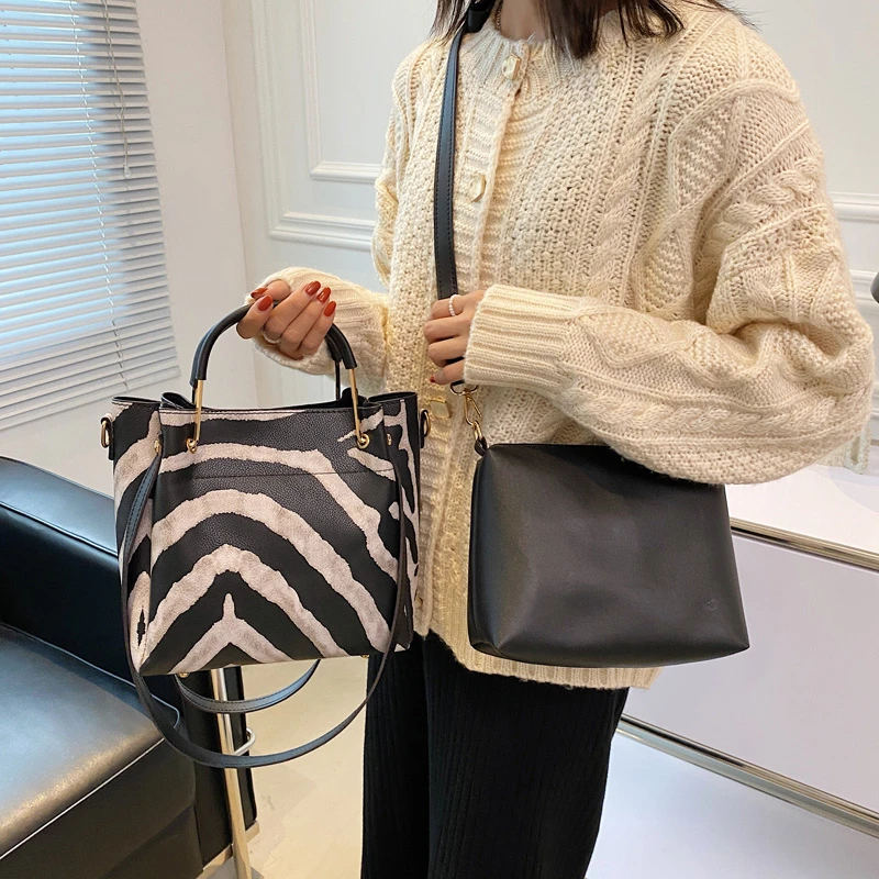 Fashion Women's Leather Sling Bag Shopper Handbag Zebra Large Cross Women's Bag Autumn Winter Bags 2022 Purses and Handbags
Fashion Women's Leather Sling Bag Shopper Handbag Zebra Large Cross Women's Bag Autumn Winter Bags 2022 Purses and Handbags