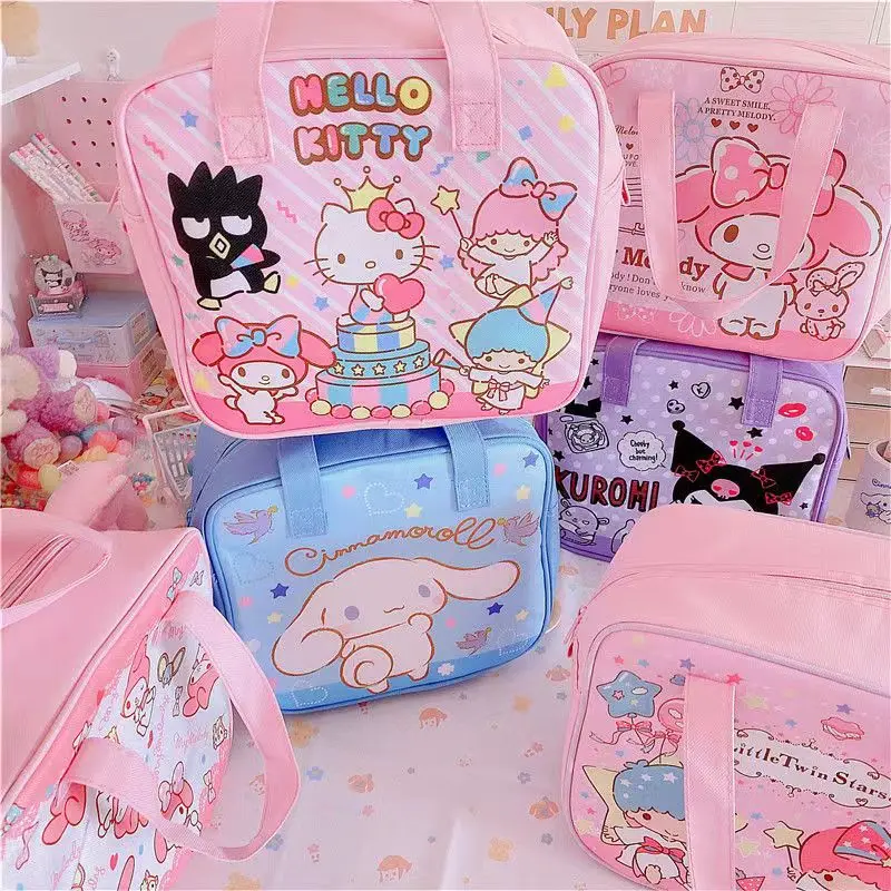 Новый узор Sanrio My Melody, сумка, мультяшный синий Коричный симпатичный Оксфорд, портативная продукция
Новый узор Sanrio My Melody, сумка, мультяшный синий Коричный симпатичный Оксфорд, портативная продукция
