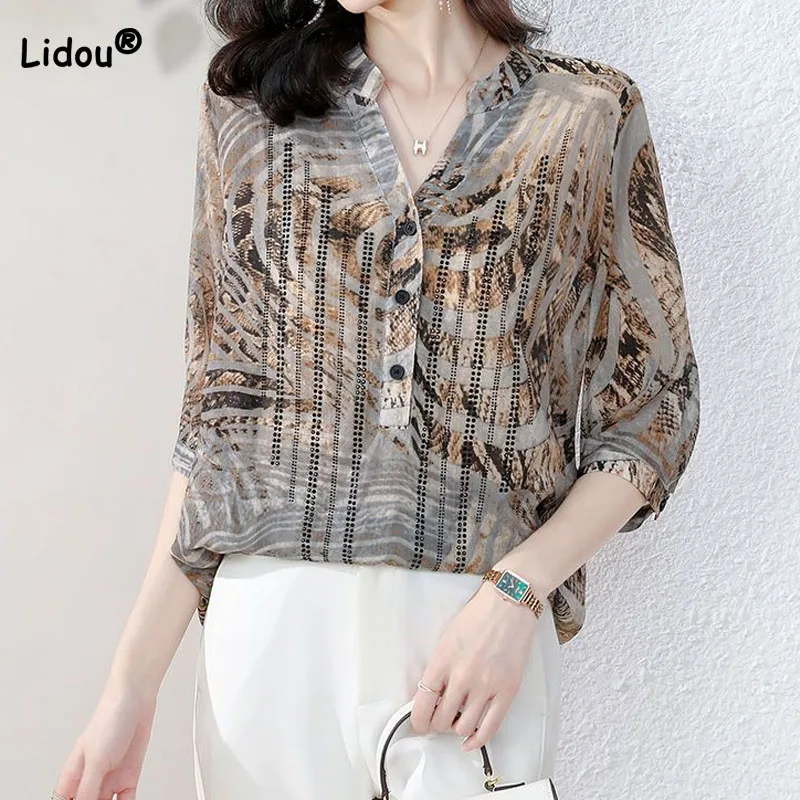 Elegant Temperament Female V-Neck Printed Shirt Summer Loose Korean Diamonds Spliced Vintage Half Sleeve Blouse Women's Clothing
Elegant Temperament Female V-Neck Printed Shirt Summer Loose Korean Diamonds Spliced Vintage Half Sleeve Blouse Women's Clothing