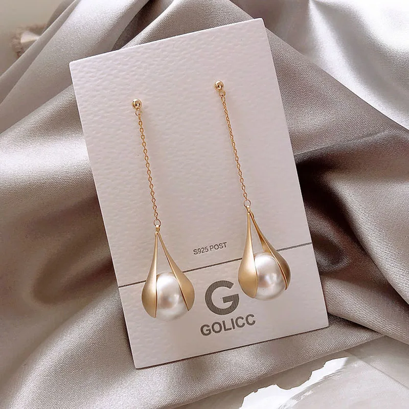 Round Broken Shell Earrings Simple Quality of advanced Earrings For Women Korean Fashion Jewelry Design Personalized Earrings
Round Broken Shell Earrings Simple Quality of advanced Earrings For Women Korean Fashion Jewelry Design Personalized Earrings