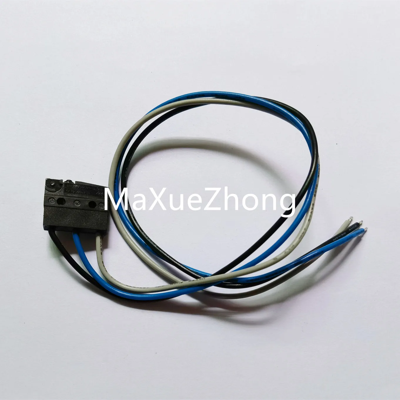 Пластиковый водонепроницаемый переключатель MaXueZhong SW2
Пластиковый водонепроницаемый переключатель MaXueZhong SW2