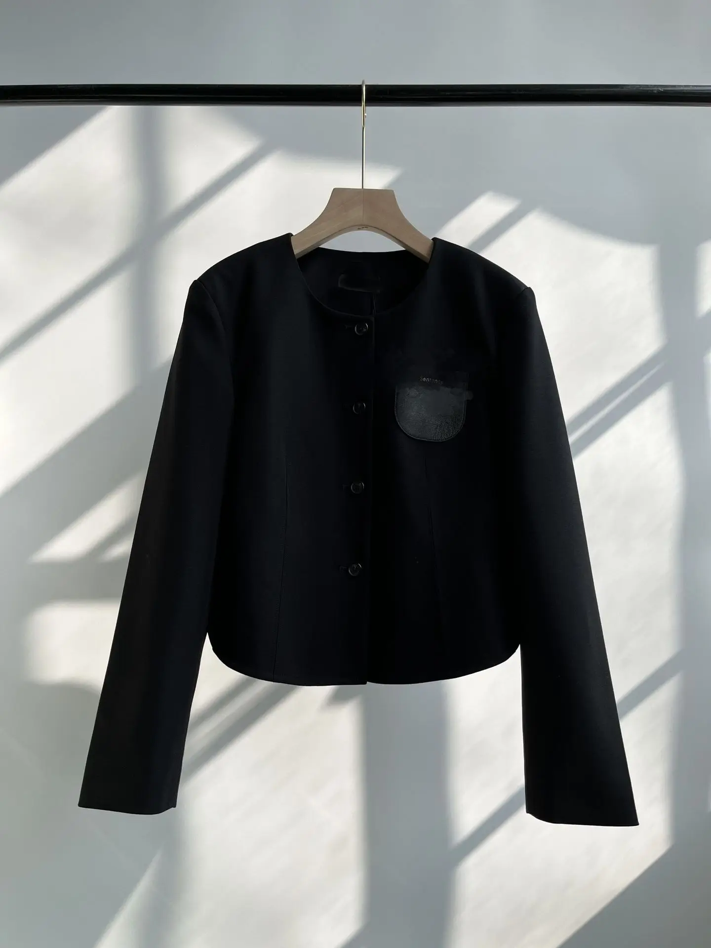 Women Blazer O-Neck Long Sleeve Single Breasted Leather Patchwork Pockets Elegant Suit 
Women Blazer O-Neck Long Sleeve Single Breasted Leather Patchwork Pockets Elegant Suit