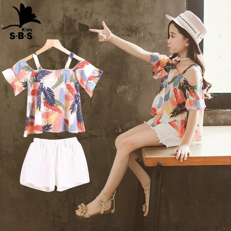 Summer 2023 new girls' short-sleeved suspenders with bare tops and shorts in 2-piece set.
Summer 2023 new girls' short-sleeved suspenders with bare tops and shorts in 2-piece set.
