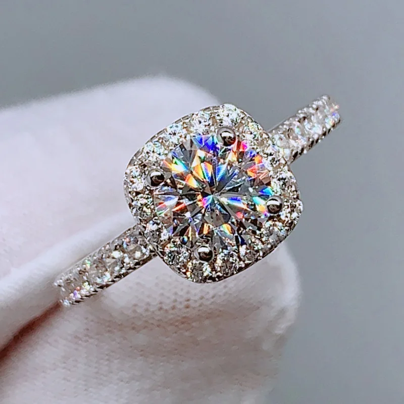 100% Moissanite Rings 1CT 2CT 3CT Brilliant Diamond Halo Engagement Rings For Women Girls Promise Gift Sterling Silver Jewelry
100% Moissanite Rings 1CT 2CT 3CT Brilliant Diamond Halo Engagement Rings For Women Girls Promise Gift Sterling Silver Jewelry