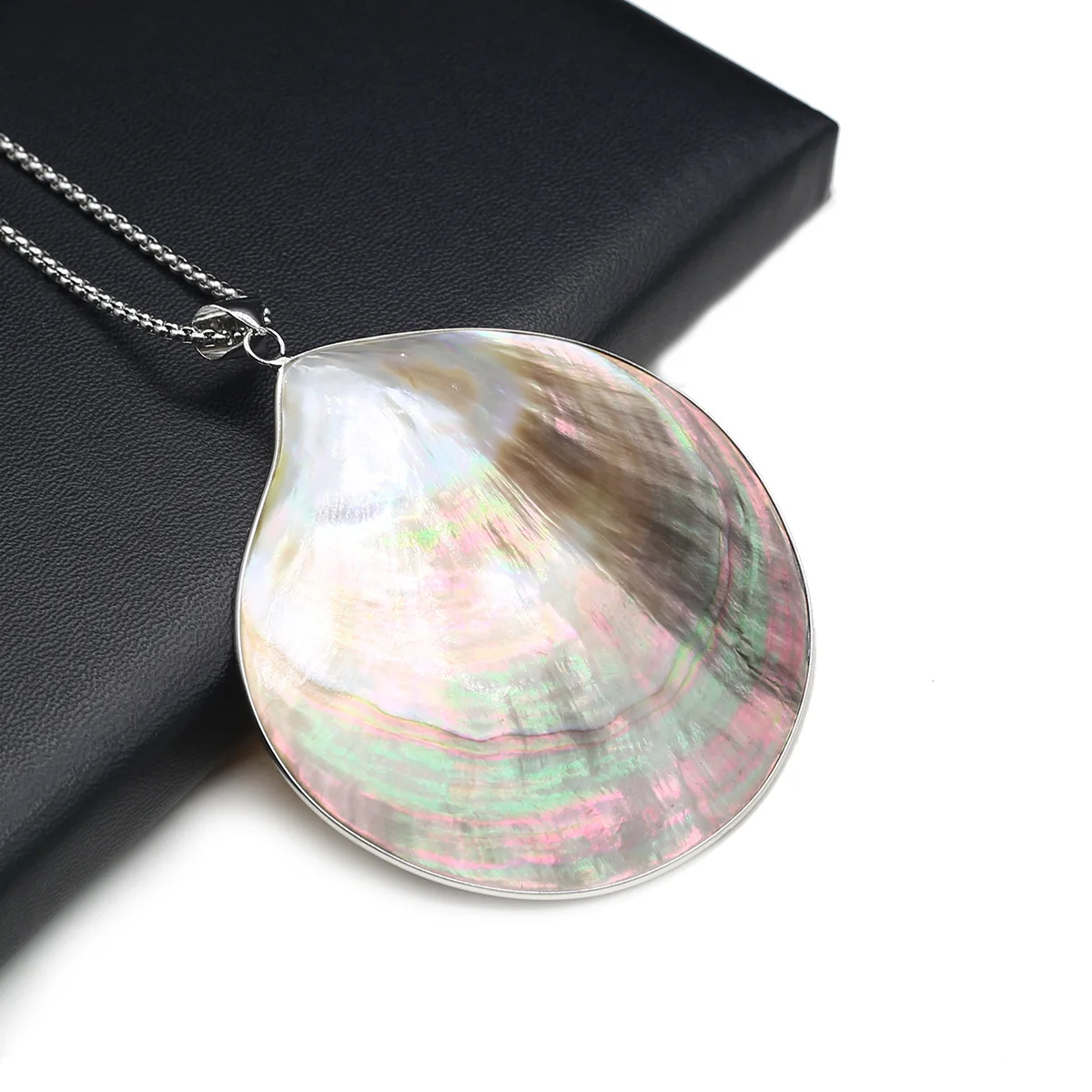 Natural Freshwater Mother of Pearl Shell Sector Necklace Pendant Exquisite Charm for Jewelry Making Diy Personalized Accessories
Natural Freshwater Mother of Pearl Shell Sector Necklace Pendant Exquisite Charm for Jewelry Making Diy Personalized Accessories