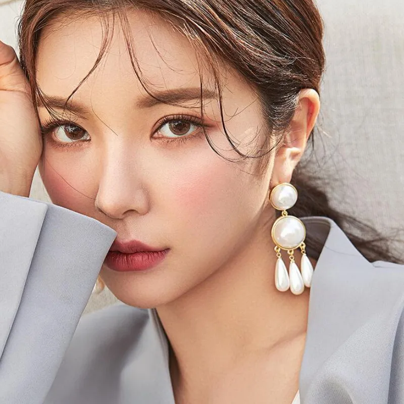 Women Trendy Long Imitation Pearl Vintage Dangle Earrings Temperament Earing Fashion Jewelry 2022 
Women Trendy Long Imitation Pearl Vintage Dangle Earrings Temperament Earing Fashion Jewelry 2022