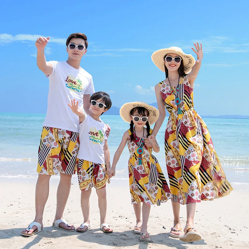 Family Matching Outfits 2022 Summer Beach Mother Daughter Dresses Dad Son T-shirt & Shorts Holiday Couple Outfit Seaside
Family Matching Outfits 2022 Summer Beach Mother Daughter Dresses Dad Son T-shirt & Shorts Holiday Couple Outfit Seaside