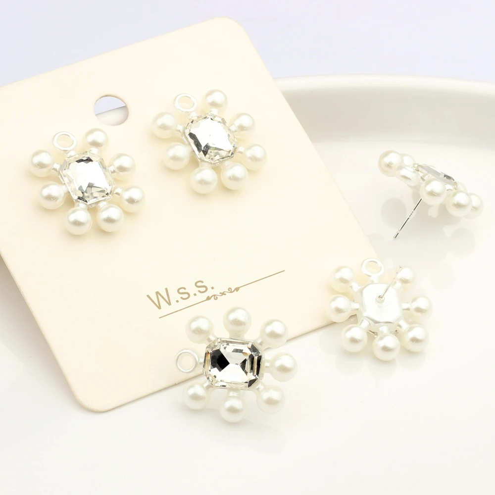 Креативные серьги из акриловой смолы с имитацией жемчуга и цветком из циркония, соединительные серьги 6 шт./лот для «сделай сам», модные серь... 
Креативные серьги из акриловой смолы с имитацией жемчуга и цветком из циркония, соединительные серьги 6 шт./лот для «сделай сам», модные серь...