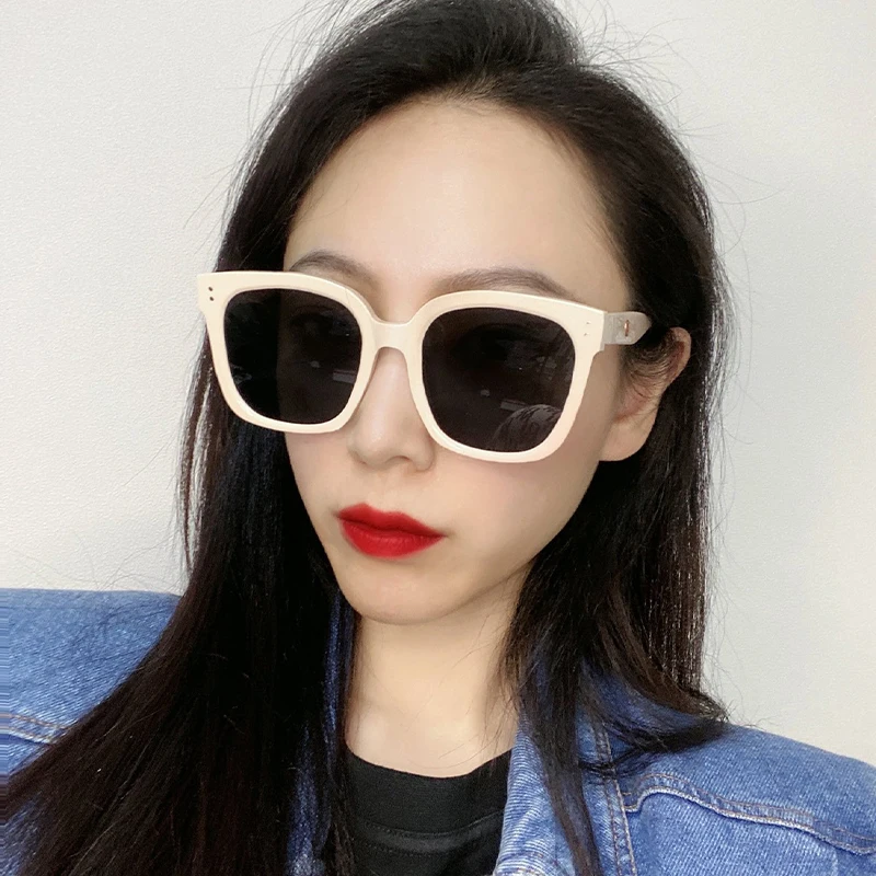 Yuumi KuKu Sunglasses For Women Mens Black Eyewear Cat eye MGlasses Spy Fashion Oversized Luxury Designer Brand Jennie
Yuumi KuKu Sunglasses For Women Mens Black Eyewear Cat eye MGlasses Spy Fashion Oversized Luxury Designer Brand Jennie