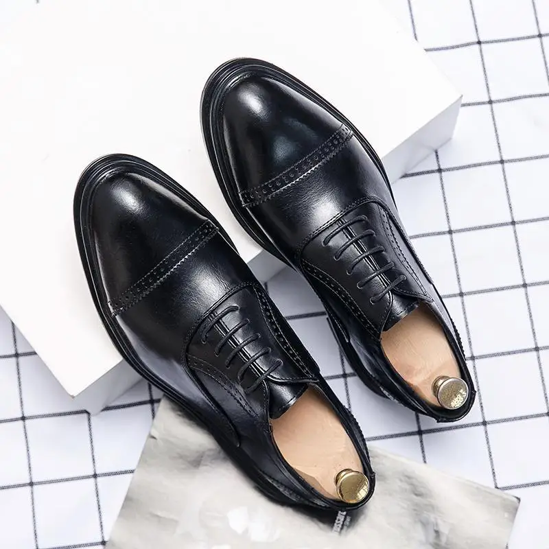 Leather Shoes Men's Spring Breathable Brogue Black Leather Shoes Trendy British Style Business Formal Wear Men's Casual Leather
Leather Shoes Men's Spring Breathable Brogue Black Leather Shoes Trendy British Style Business Formal Wear Men's Casual Leather