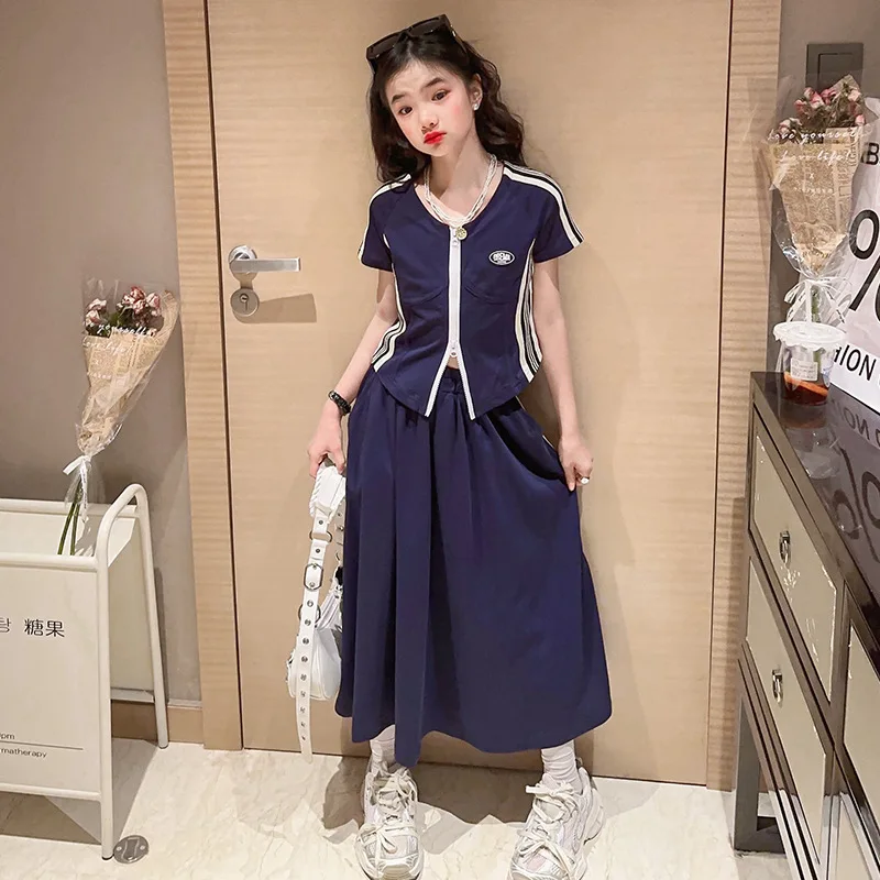 Kids Outfits Summer Loungewear Children's Clothing Set Short Sleeve Zipper T-shirt Skirt Two Pieces Teen School Girls Tracksuit
Kids Outfits Summer Loungewear Children's Clothing Set Short Sleeve Zipper T-shirt Skirt Two Pieces Teen School Girls Tracksuit