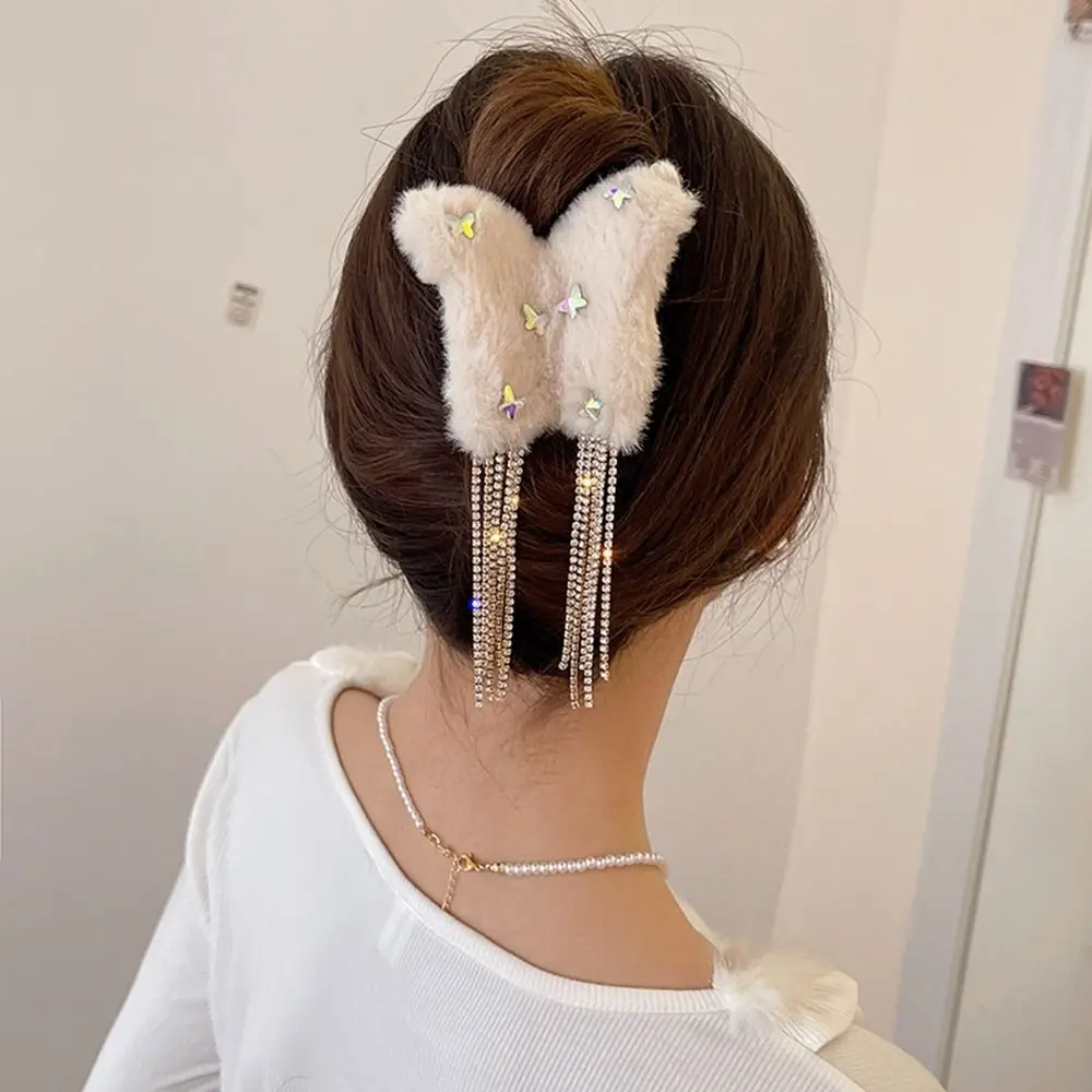 Заколка для волос в виде бабочки с кисточками
Заколка для волос в виде бабочки с кисточками