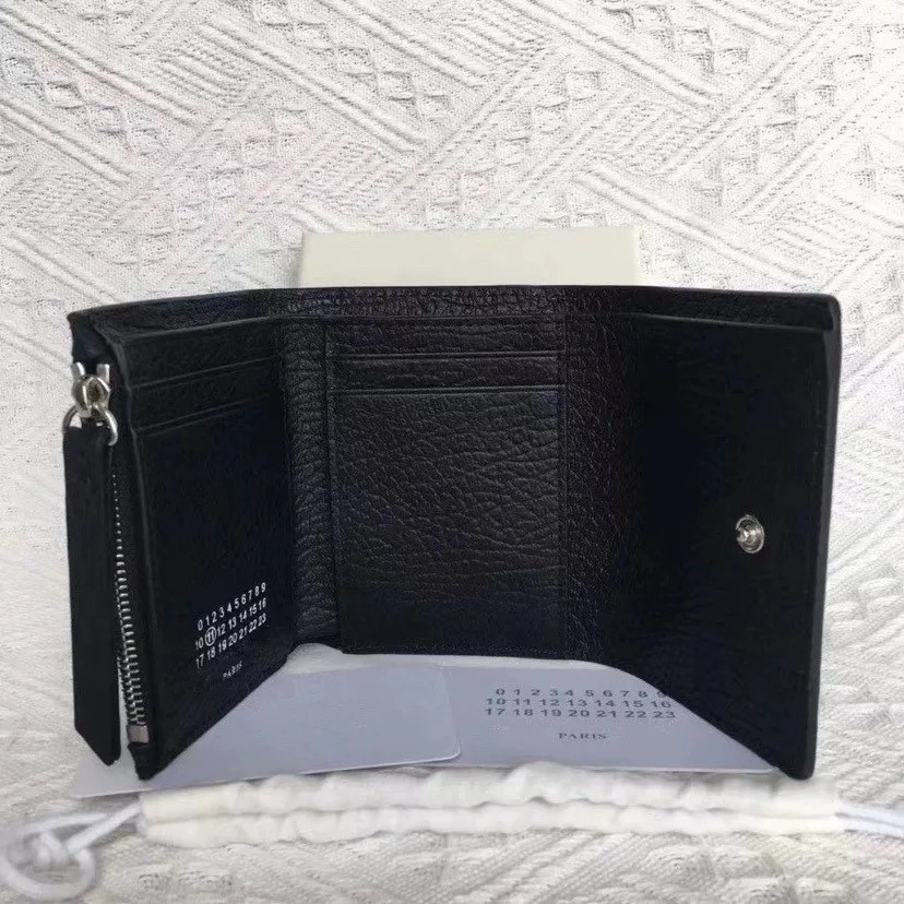 Wallet for Men and Women Top Layer Cowhide Flap Three Fold Zipper Short Multi Card Holder Black
Wallet for Men and Women Top Layer Cowhide Flap Three Fold Zipper Short Multi Card Holder Black