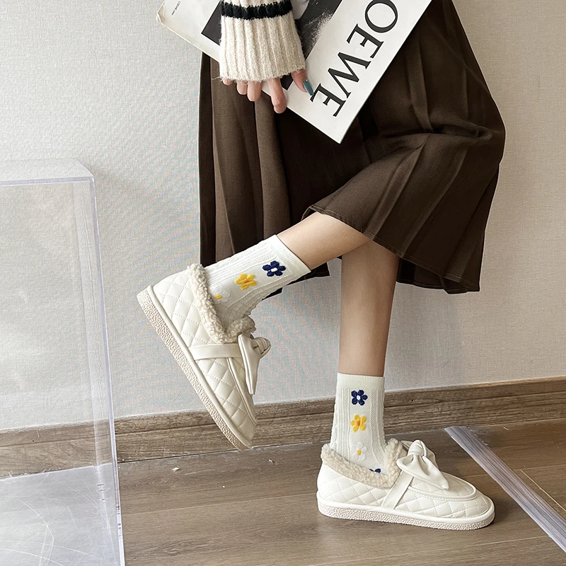 2022 winter plush warm snow boots thick bottom anti-skid bow Korean version of the trend of a stirrup casual women's shoes
2022 winter plush warm snow boots thick bottom anti-skid bow Korean version of the trend of a stirrup casual women's shoes