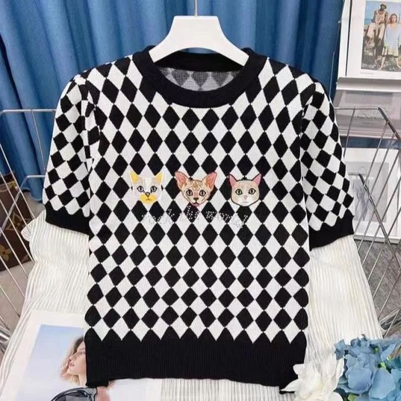 Cat Embroidery Checkerboard Ice Silk Knitted Sweater Women Short Sleeve Casual Pullovers 2022 Summer Thin T-shirt Korean Fashion
Cat Embroidery Checkerboard Ice Silk Knitted Sweater Women Short Sleeve Casual Pullovers 2022 Summer Thin T-shirt Korean Fashion
