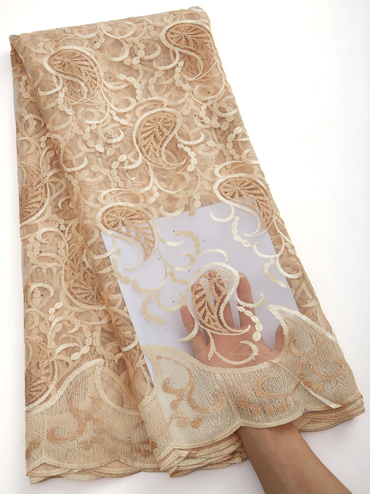 Новейшая африканская кружевная ткань, нигерийская кружевная сетчатая ткань с камнями для женского свадебного платья A2813, ткань с вышивкой Дубай 2022
Новейшая африканская кружевная ткань, нигерийская кружевная сетчатая ткань с камнями для женского свадебного платья A2813, ткань с вышивкой Дубай 2022