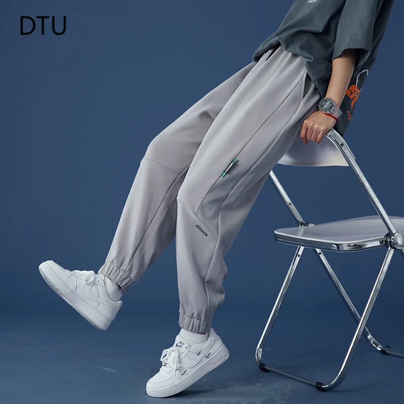 2022 Spring New Trendy Brand Sweatpants Loose Stitching Reflective Logo High-waisted Leggings Casual Pants Women
2022 Spring New Trendy Brand Sweatpants Loose Stitching Reflective Logo High-waisted Leggings Casual Pants Women