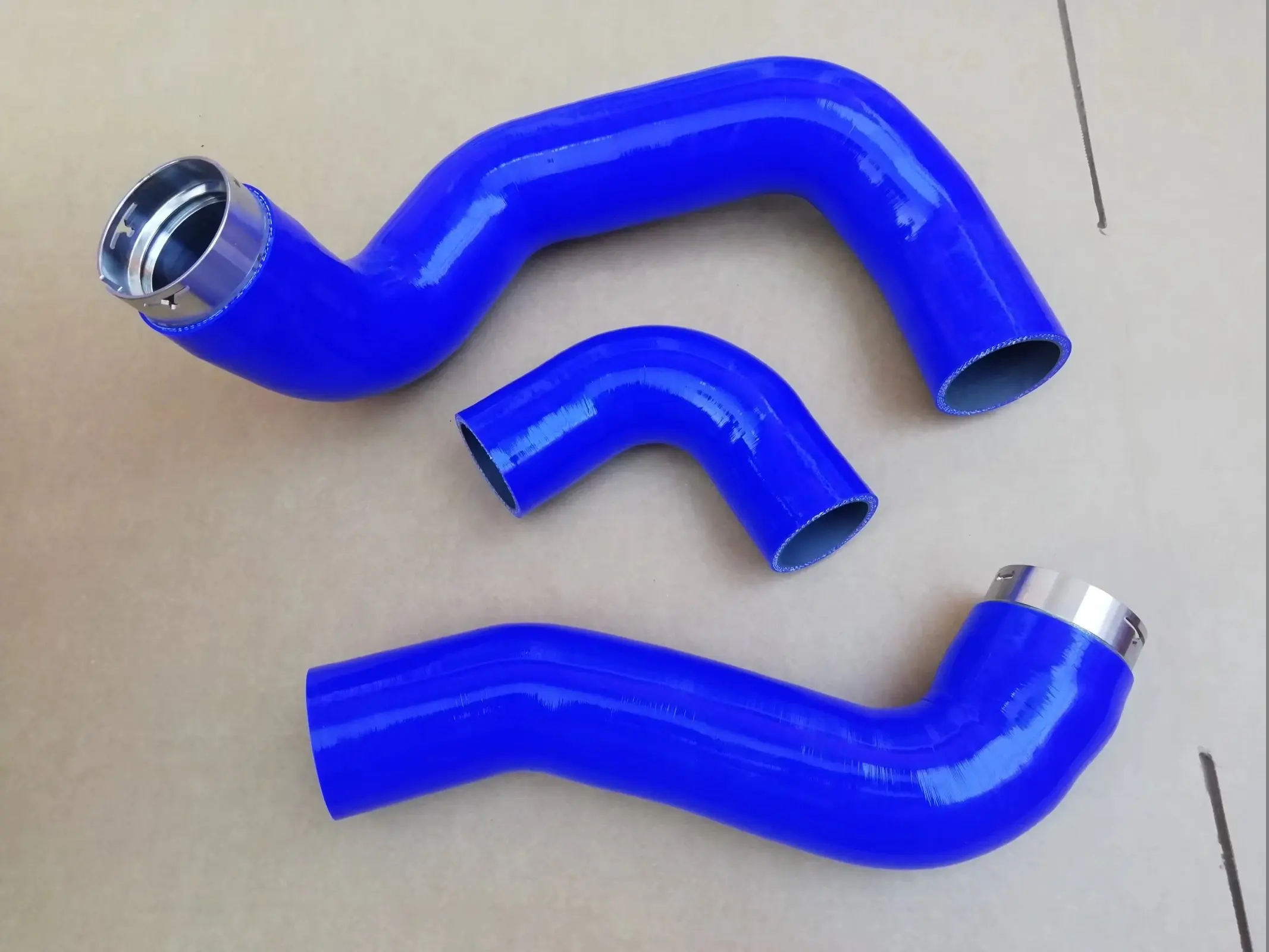 Силиконовое зарядное устройство, воздушный шланг для Ford Kuga Escape 2,0 Turbo AWD AT LX619P437DA LX6Z6F073B LX6Z6C646K 2020 - 2022
Силиконовое зарядное устройство, воздушный шланг для Ford Kuga Escape 2,0 Turbo AWD AT LX619P437DA LX6Z6F073B LX6Z6C646K 2020 - 2022