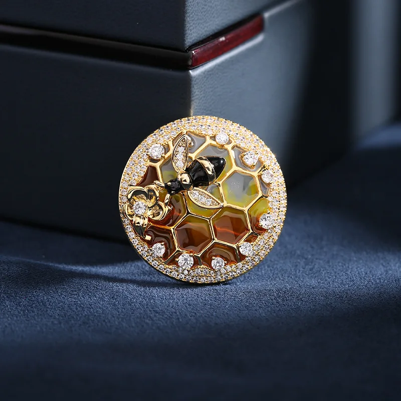 High Quality Personalized Honeycomb Brooch With Rotatable Small Bee Brooch For Fashion Women Jewelry LBR053
High Quality Personalized Honeycomb Brooch With Rotatable Small Bee Brooch For Fashion Women Jewelry LBR053