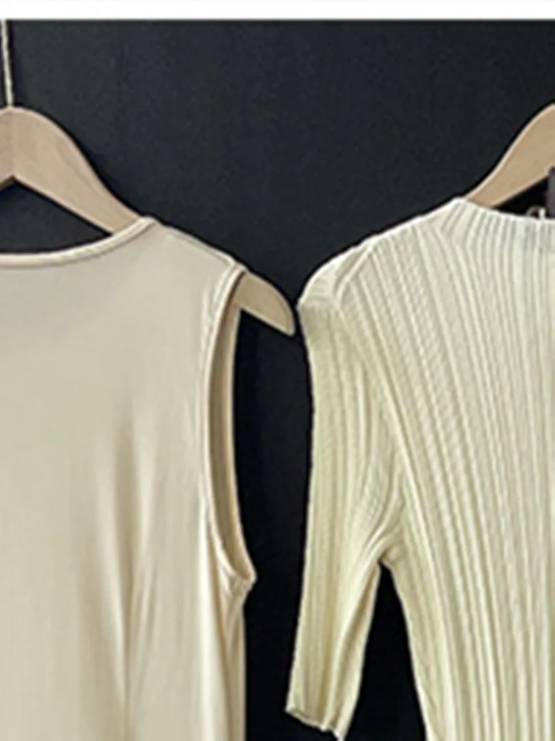 Женское трикотажное платье макси с высоким воротником, элегантное облегающее платье с рукавом до локтя и оборками на подоле, женское характерное длинное платье, весна-лето, новинка
Женское трикотажное платье макси с высоким воротником, элегантное облегающее платье с рукавом до локтя и оборками на подоле, женское характерное длинное платье, весна-лето, новинка