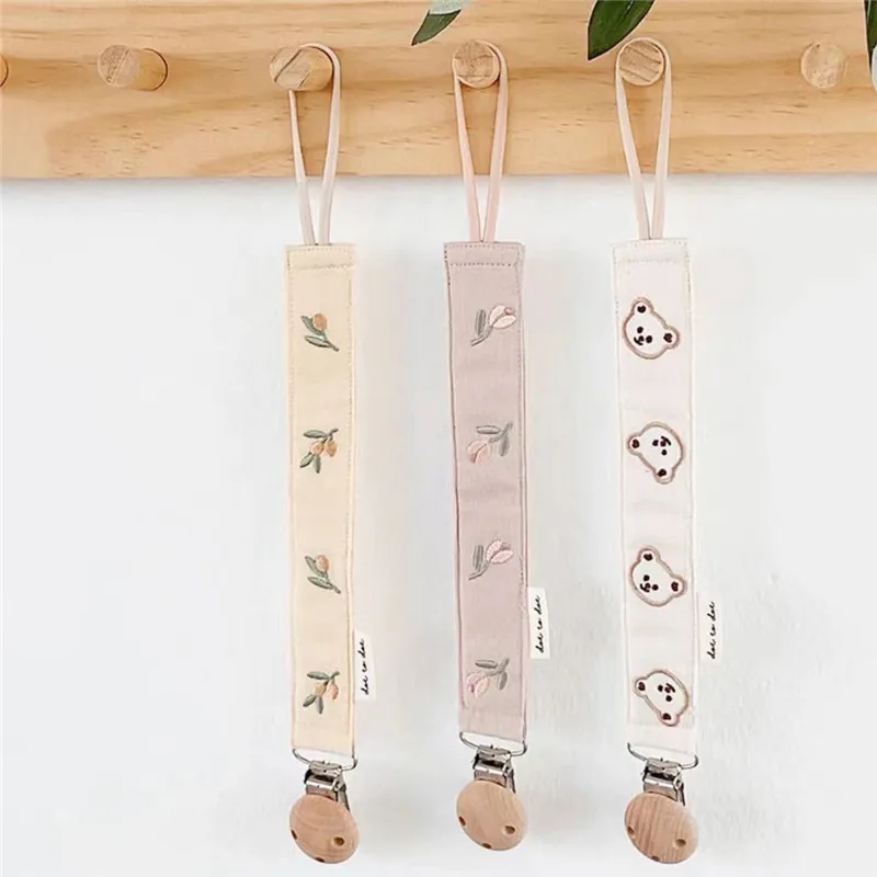 Korean Baby Embroidered Bear Pacifier Anti-drop Chain Bite Gum Lanyard Baby Toy Anti-lost Clip
Korean Baby Embroidered Bear Pacifier Anti-drop Chain Bite Gum Lanyard Baby Toy Anti-lost Clip