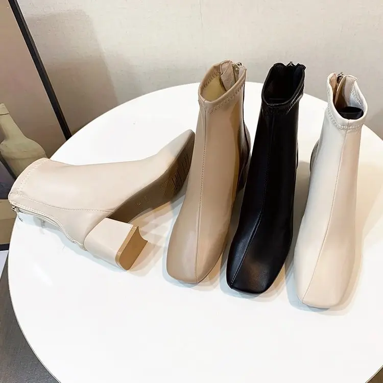 2023 Winter Hot Luxury Women 5cm Block High Heels Ankle Boots White Beige Heels Leather Short Boots Western Chelsea Boots Shoes
2023 Winter Hot Luxury Women 5cm Block High Heels Ankle Boots White Beige Heels Leather Short Boots Western Chelsea Boots Shoes
