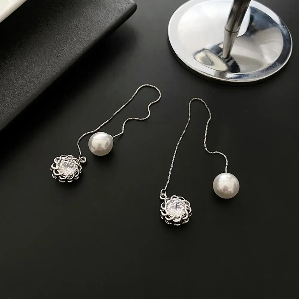 Beautiful Earrings All-match Lightweight Imitation Pearl Sparkling Long Drop Earrings Drop Earrings Pearl Earrings 1 Pair
Beautiful Earrings All-match Lightweight Imitation Pearl Sparkling Long Drop Earrings Drop Earrings Pearl Earrings 1 Pair