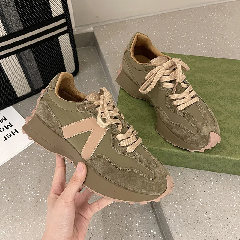 Новинка Весна 2022, Женская дышащая обувь, легкая Роскошная повседневная женская спортивная обувь, модная женская обувь на толстой подошве
Новинка Весна 2022, Женская дышащая обувь, легкая Роскошная повседневная женская спортивная обувь, модная женская обувь на толстой подошве