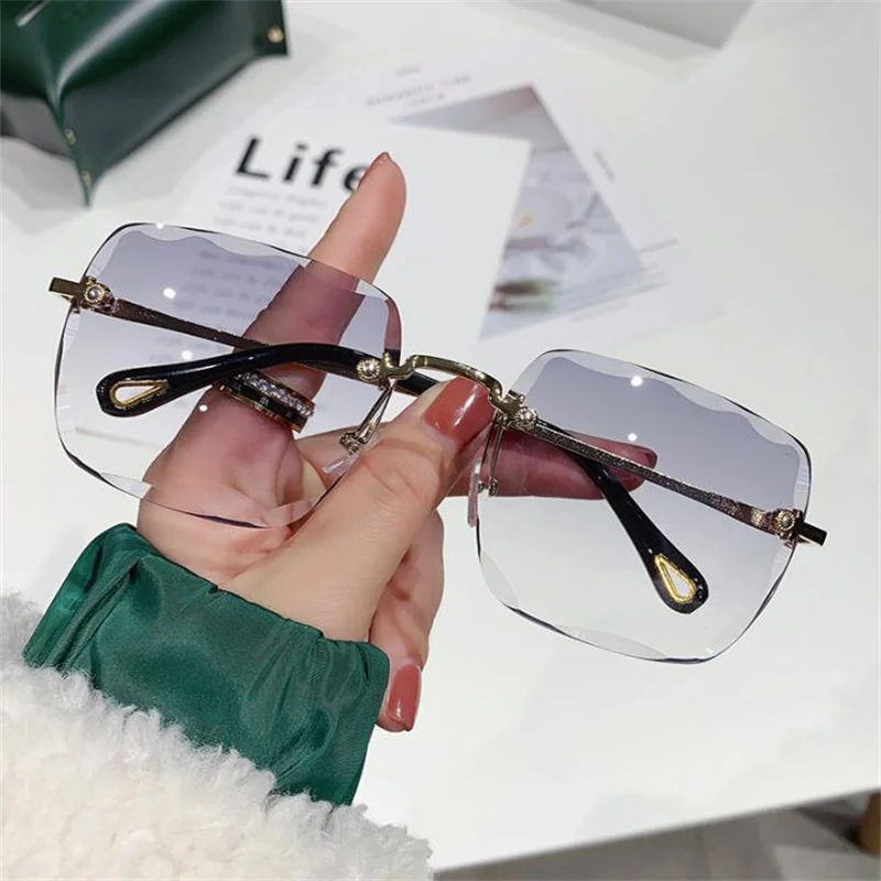 2022 Frameless Square Sunglasses for Women Rimless Gradient Ocean Lens Female Male Eyeglasses Oculos De Sol Feminino Eyewear New
2022 Frameless Square Sunglasses for Women Rimless Gradient Ocean Lens Female Male Eyeglasses Oculos De Sol Feminino Eyewear New