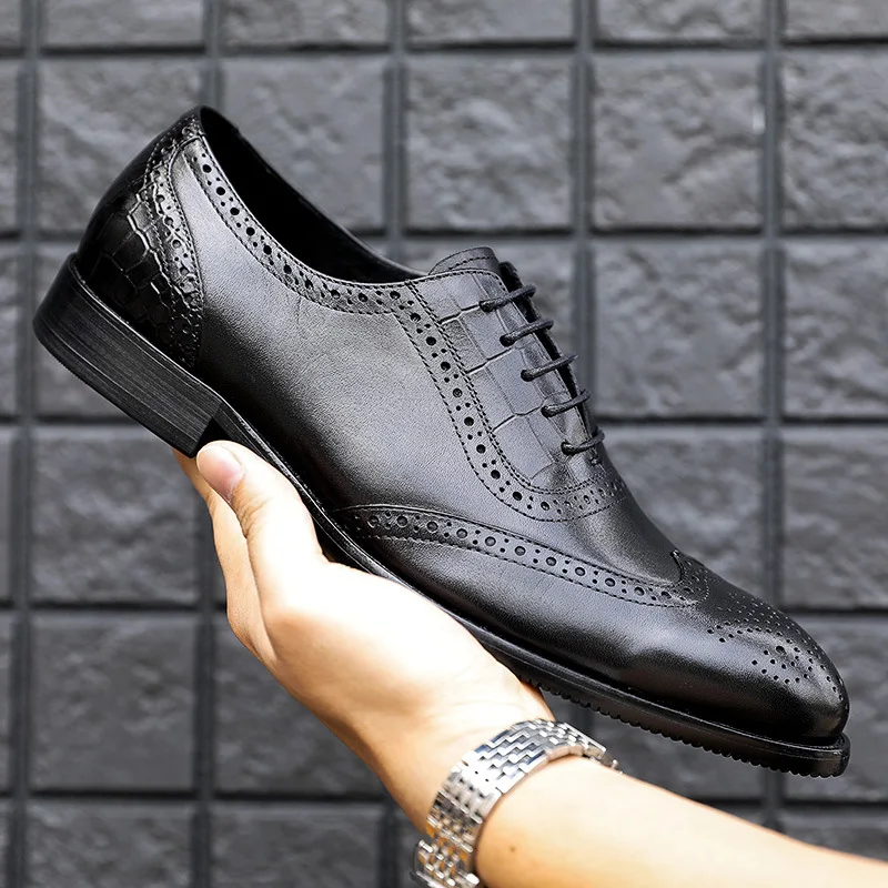 Brogue leather shoes men's leather 2022 new British style pointed toe formal business breathable handmade casual leather shoes
Brogue leather shoes men's leather 2022 new British style pointed toe formal business breathable handmade casual leather shoes