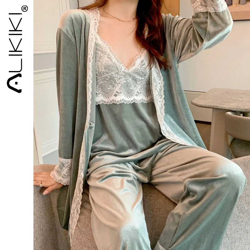3PCS Sleep Set Sexy Lace Women Pajamas Set Velour Sleepwear Autumn Winter Velvet Pyjamas Suit Warm Casual Nightwear Home Wear
3PCS Sleep Set Sexy Lace Women Pajamas Set Velour Sleepwear Autumn Winter Velvet Pyjamas Suit Warm Casual Nightwear Home Wear