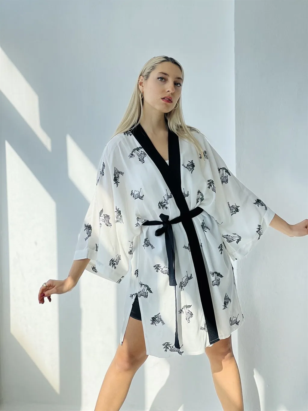 Retrobird Design Women 'S Kimono Casual Cut White Color Viscose Fabric Zebra Pattern Women Garnili Standard Kemerli Kimono
Retrobird Design Women 'S Kimono Casual Cut White Color Viscose Fabric Zebra Pattern Women Garnili Standard Kemerli Kimono